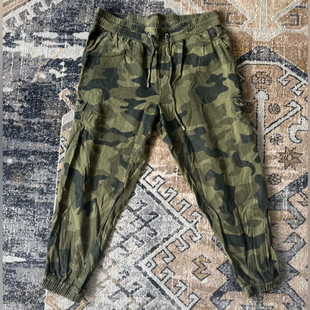 Guess Green Camouflage Pants